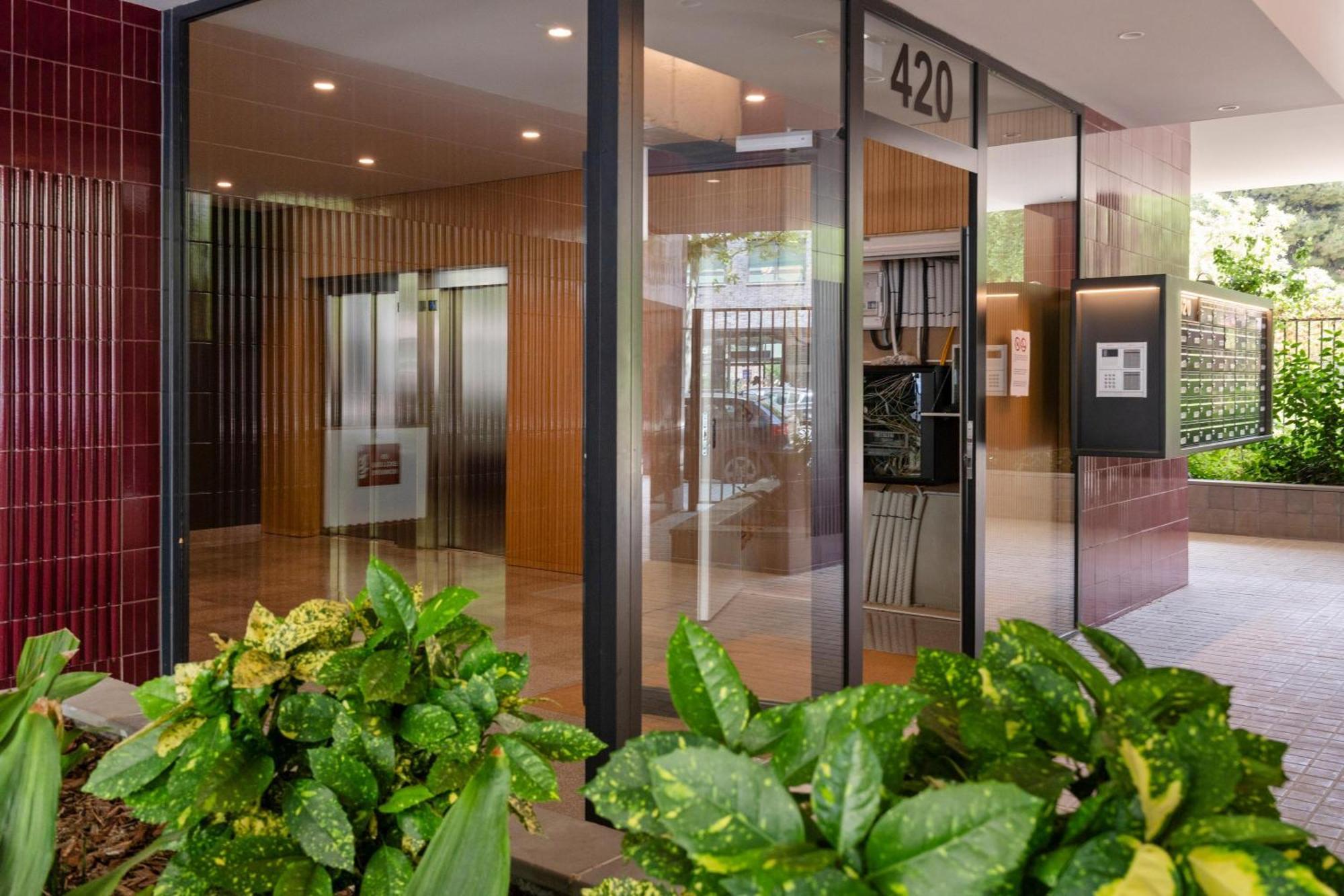 Apartamento Modern Oasis 1br With Rooftop Pools & Parking Barcelona